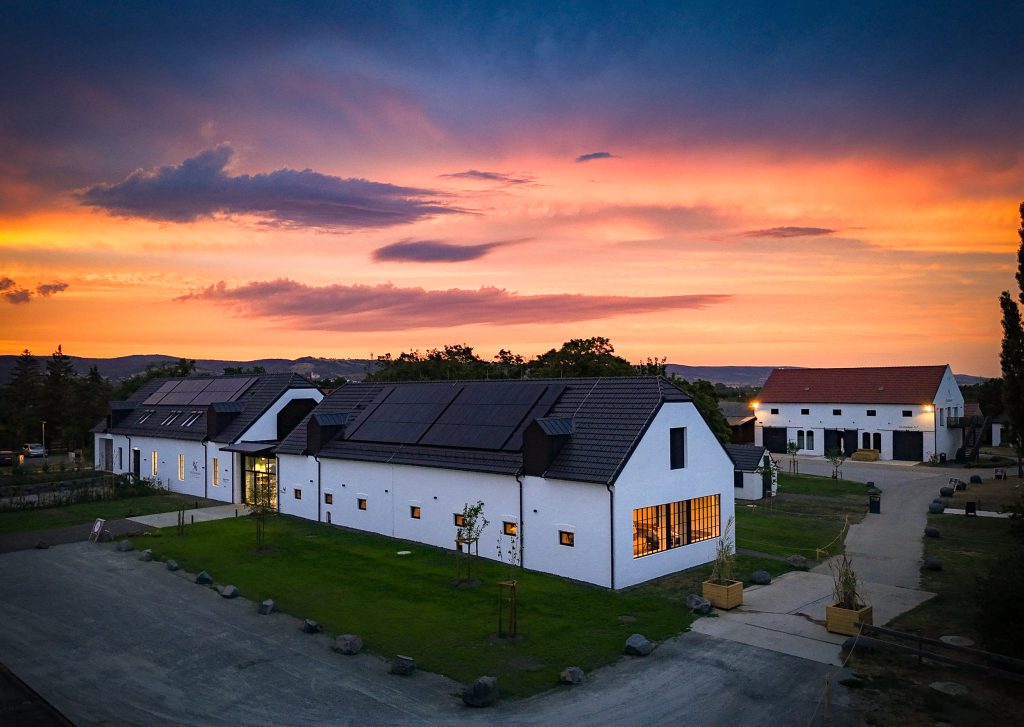 Bio-Landgut Esterhazy eröffnet „Zum Gogosch“ und erweitert Markthalle Kulinarium Burgenland